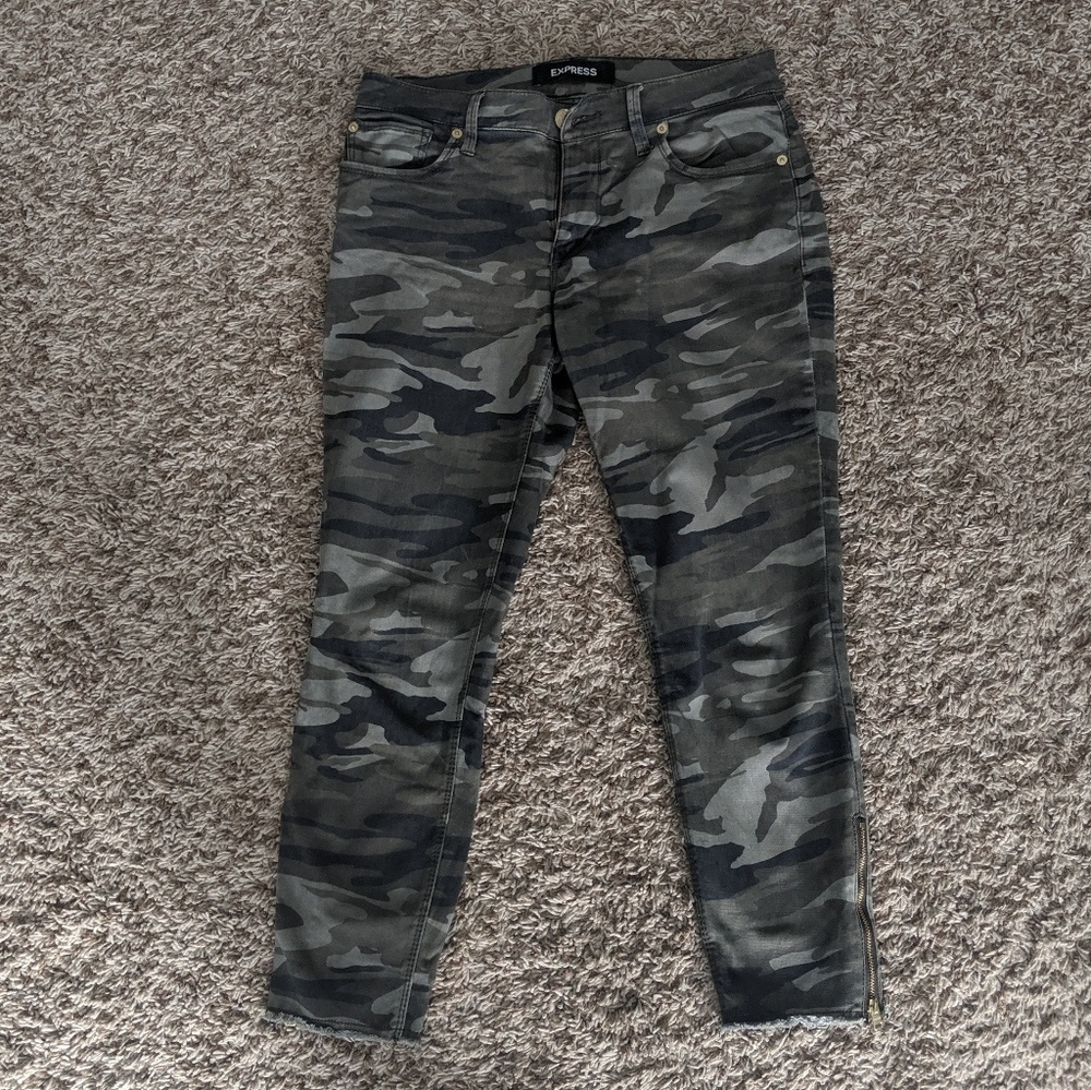 Express mid-rise camo skinny jeans